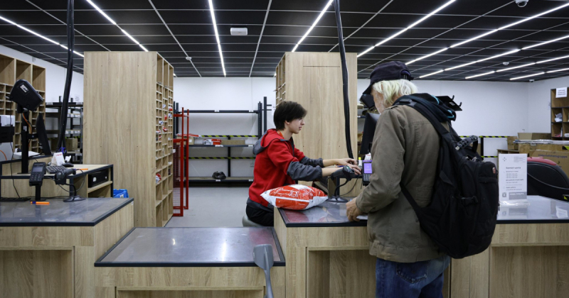 «Нова пошта» через обстріли закриває відділення у найбільш постраждалому районі Херсону