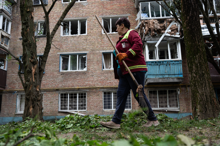 Київ оговтується після нічного удару Росії: фоторепортаж