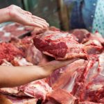 Ціни на свинину в Україні стрімко летять вгору: скільки зараз коштує кілограм