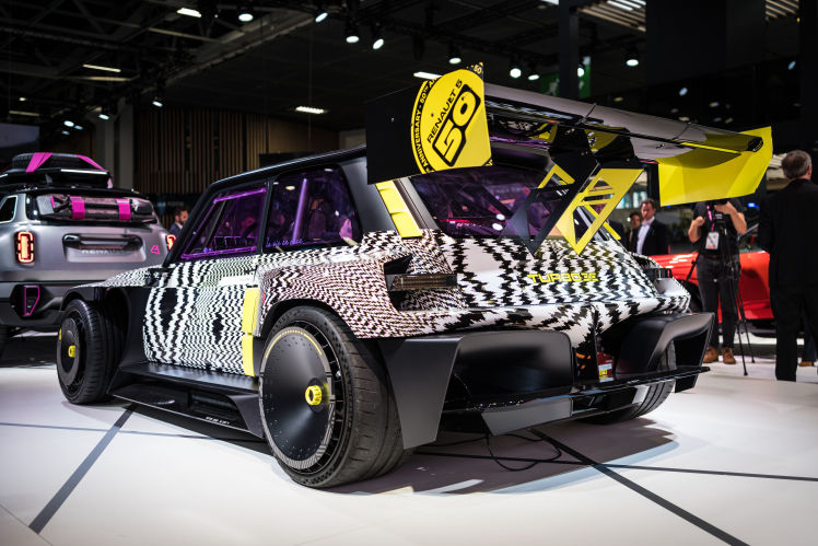 Електроверсія культового Renault R5 Turbo активно збирає замовлення попри цінник у $176 000. У чому його особливість
