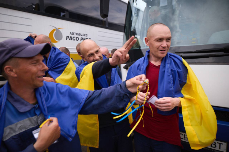 Україна та Росія продовжили обмін полоненими: додому повернулися 307 захисників (фото)