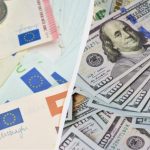 Долар подорожчав наприкінці тижня: курс валют в обмінниках та банках