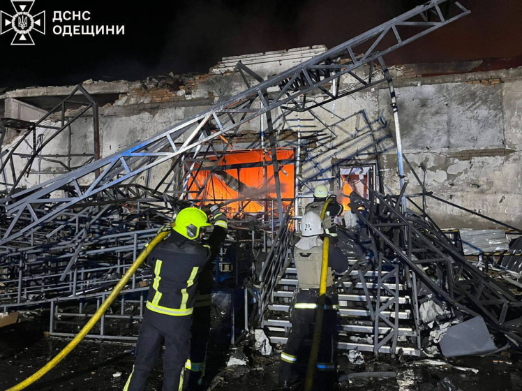 Росія дронами знищила депо та відділення «Нової пошти» на Одещині (фото, відео)