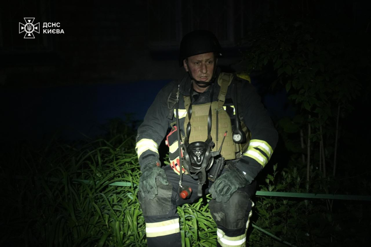 Росія атакувала Київ балістичними ракетами та безпілотниками. Що відомо (фото)