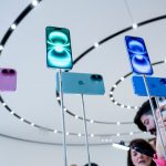 Трамп пригрозив Apple митом у 25%, якщо вона не вироблятиме iPhone у США