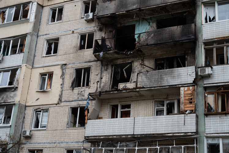Київ оговтується після нічного удару Росії: фоторепортаж