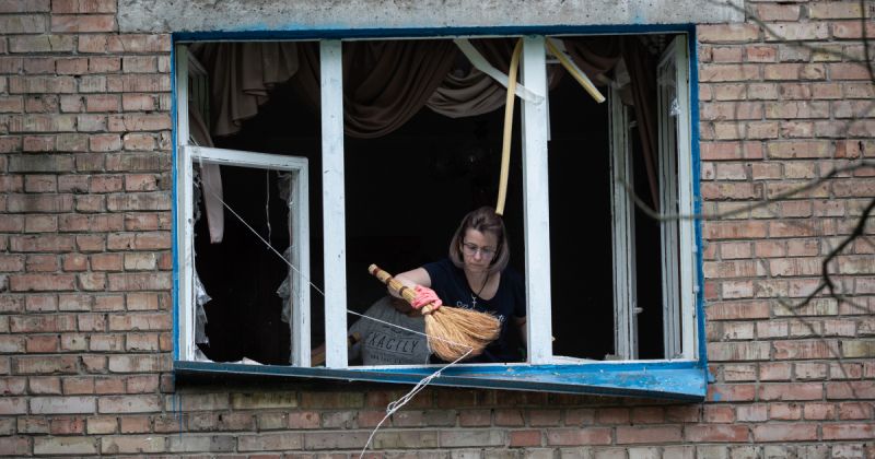 Київ оговтується після нічного удару Росії: фоторепортаж