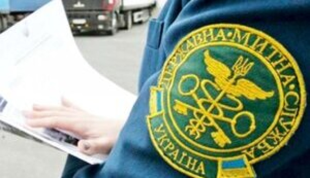 Кабмін оновлює систему оплати праці митників