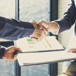 Кількість угод зі злиття та поглинання впала до 20-річного мінімуму через Трампа