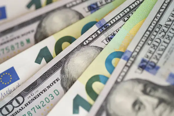 Курс валют на 5 травня: долар в банках подешевшав на 3 копійки