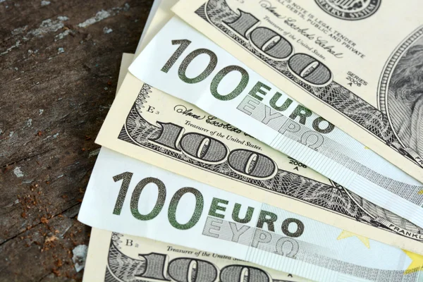 Курс валют на 6 травня: євро в банках подешевшало на 23 копійки