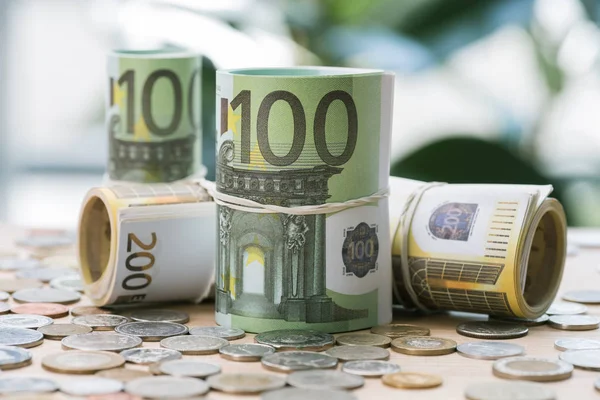 Курс валют на вечір 29 травня: євро на міжбанку впало на 30 копійок