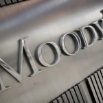 Moody’s знизило бездоганний кредитний рейтинг США вперше з 1919 року