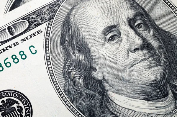 Нацбанк скоротив продаж доларів до мінімуму з початку року