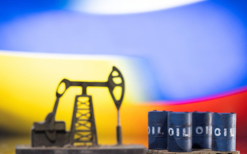 Не вистачає грошей на війну: РФ може змінити правила для своїх нафтових компаній, – Bloomberg