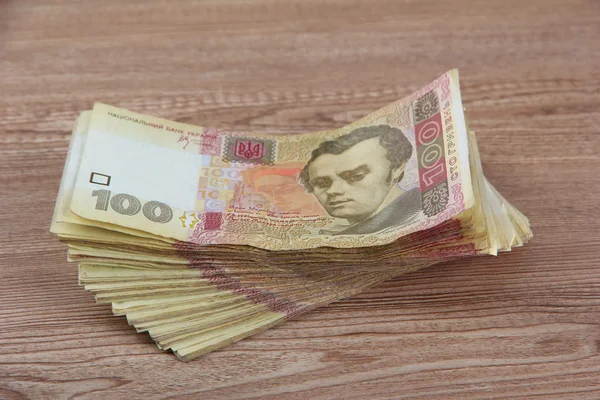 Офіційний курс: НБУ знизив курс гривні на 10 копійок