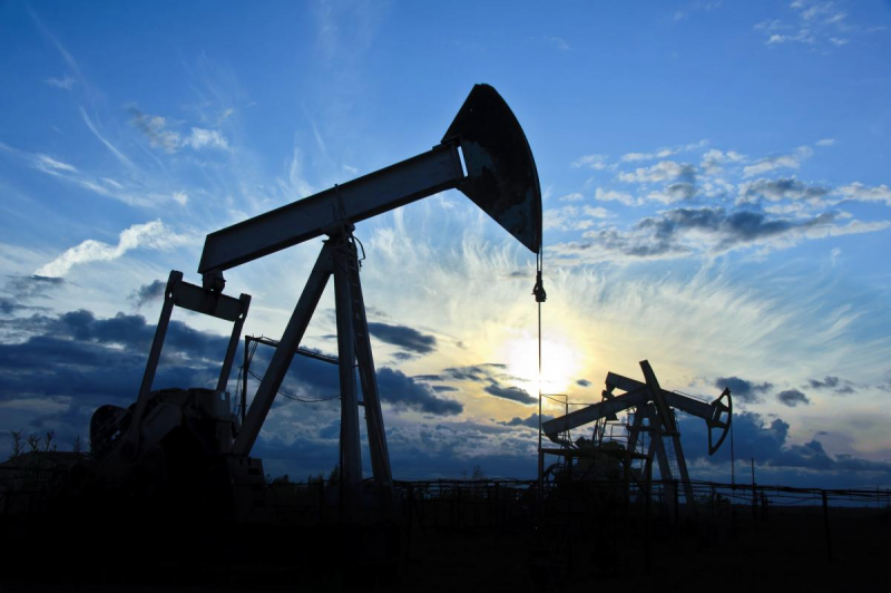 ОПЕК+ збирається істотно збільшити видобуток нафти, попри падіння цін, – Reuters