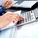 Податкова викрила ще двох працівників, які продавали конфіденційну інформацію