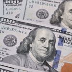 Скільки коштуватимуть 100 доларів в Україні: прогноз банкіра до 8 червня