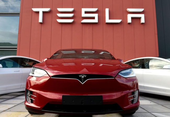 Tesla втрачає позиції в Китаї: продажі падають сьомий місяць поспіль