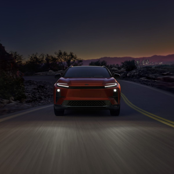 Toyota представила новий электрокросовер C-HR (фото)