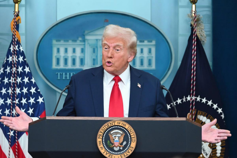 Трамп почав новий виток торговельної війни, пообіцявши подвоїти мита на сталь і алюміній, – FT