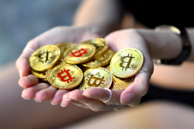 У спотових біткоїн-ETF приплив капіталу, корпорації вкладуть $330 млрд у BTC до 2029 року: що нового