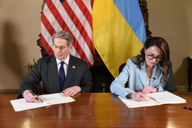 Угода про надра стосується 57 мінералів, в ній ідеться про військову допомогу США — ЄП