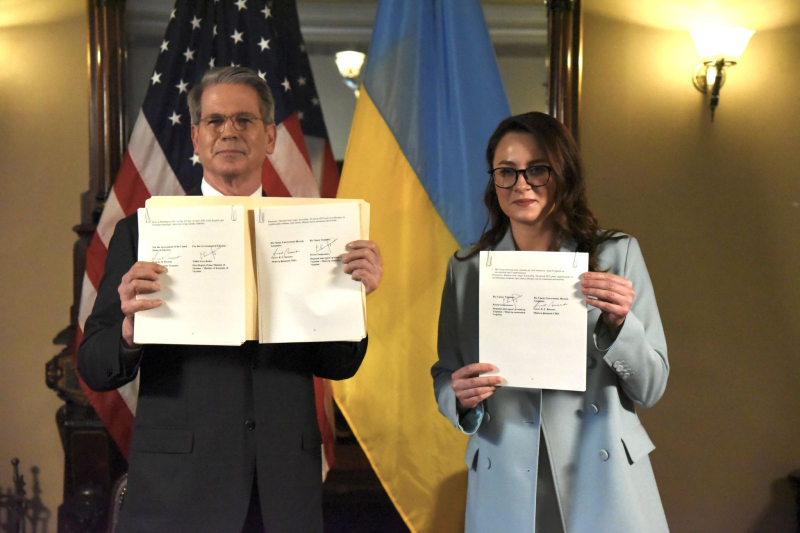 Україна та США підписали угоду про надра. Що вона передбачає
