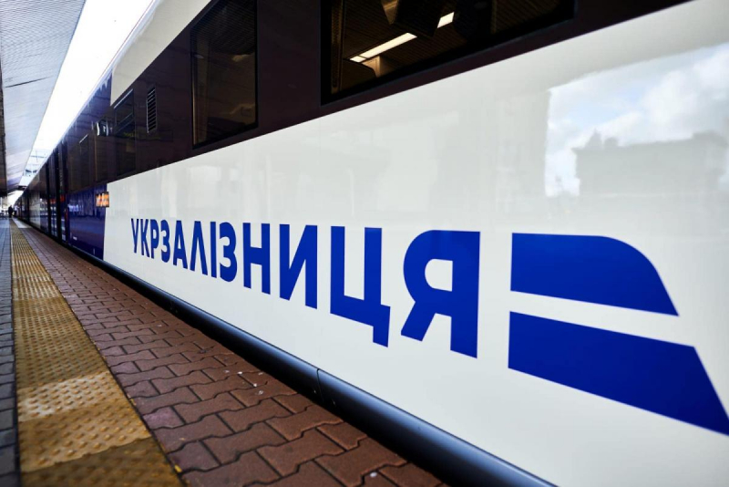 Укрзалізниця демонструє неефективність та непродуктивність, і просить бізнес платити за це більше, – експерт