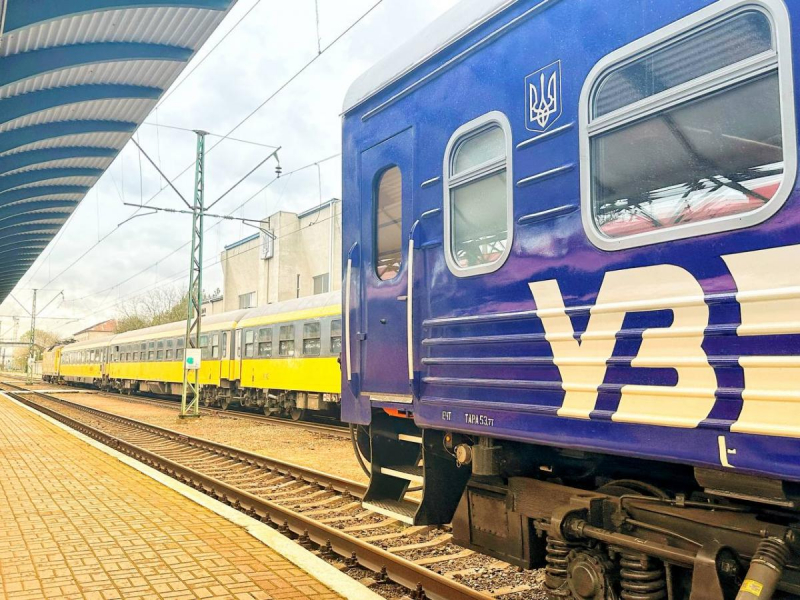 “Укрзалізниця” призначила додатковий поїзд на популярний маршрут: деталі