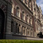 В НБУ пояснили, що обмеження торгівлі валютними ОВДП передбачено меморандумом з МВФ