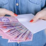 В Україні знову зросли зарплати чиновників: кому платять найбільше
