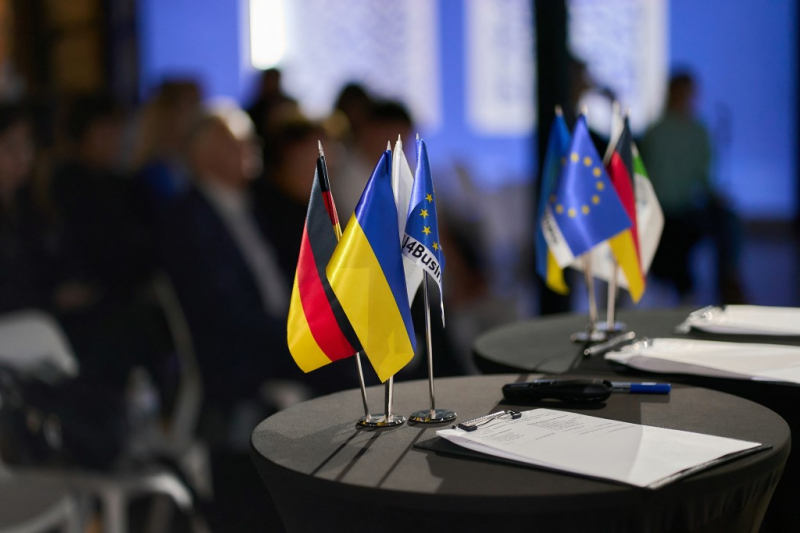 Від навчання — до працевлаштування: в Україні анонсували Проєкт з перепідготовки жінок