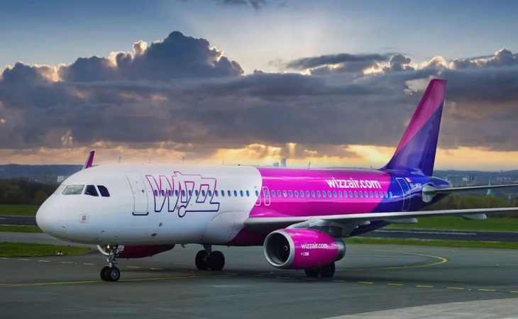 Wizz Air перейшла на безготівкову систему сплати покупок на борту. Які картки прийматимуть