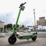 Загроза для пішоходів: у Києві планують врегулювати правила користування електросамокатами