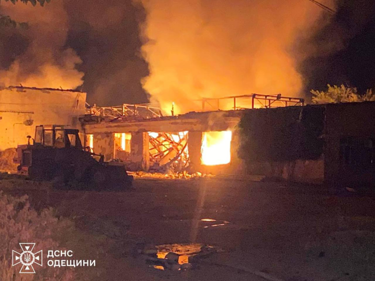 Росія зруйнувала склади з очеретом і обладнання для обробки на Одещині (фото)