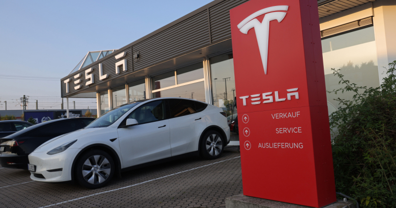 Франція погрожує Tesla штрафами €50 000 на день за «оманливу» рекламу автономних авто