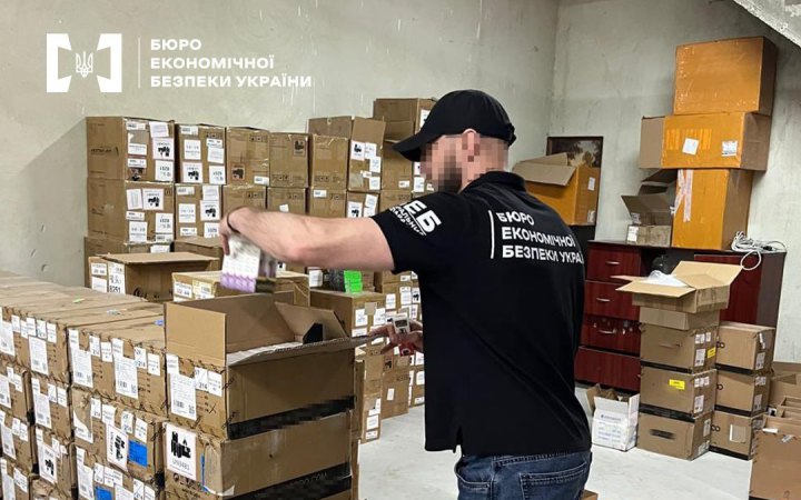 Правоохоронці ліквідували підпільні цехи з виготовлення рідин для електронок, вилучено продукції на 1,2 млрд грн (відео)