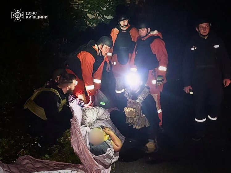 Росія завдала удару дронами і балістикою по Києву. Є загиблі і руйнування (фото, відео)