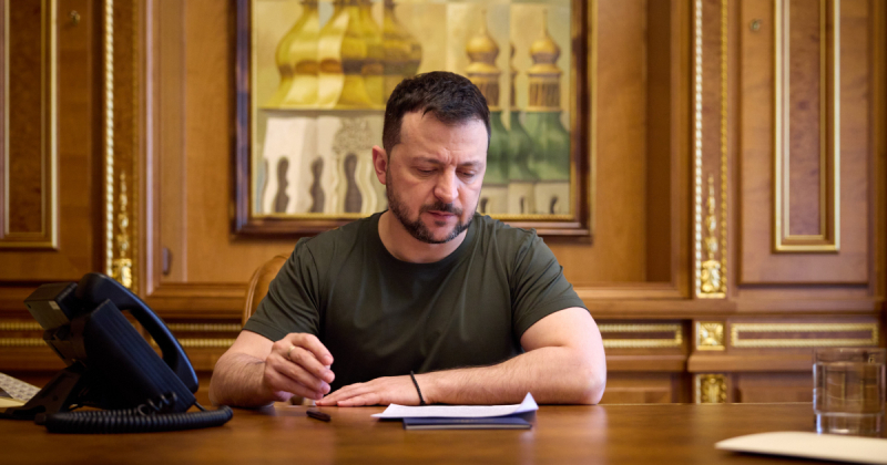Зеленський підписав закони про звільнення від митних платежів оптоволокна для дронів