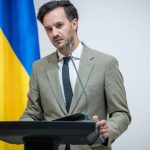 Україна продовжує отримувати допомогу від США і веде переговори про купівлю зброї – МЗС