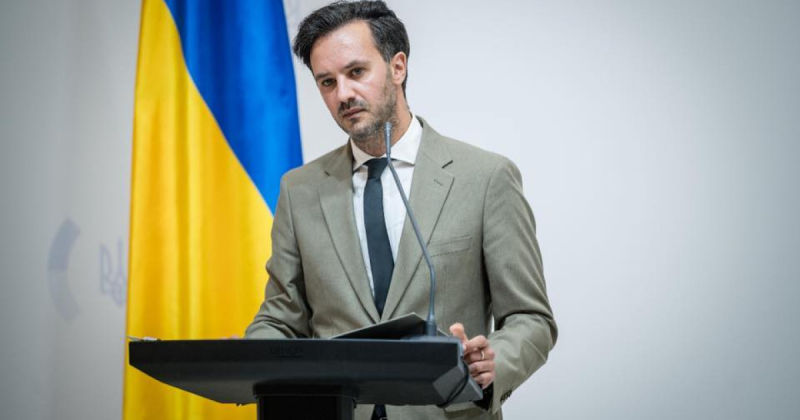 Україна продовжує отримувати допомогу від США і веде переговори про купівлю зброї – МЗС