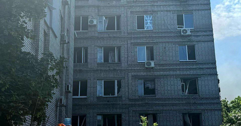 Росія вдарила балістикою по Дніпру: є жертви, пошкоджено поїзд Одеса-Запоріжжя (фото, відео)