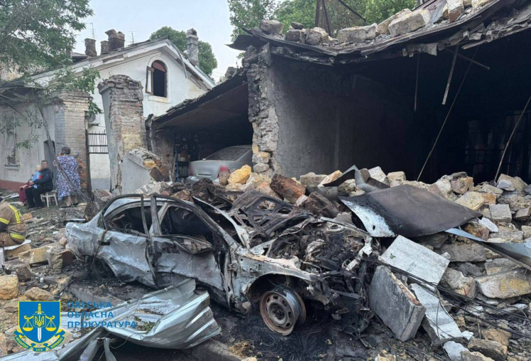 Росія завдала чергового масованого удару. У Києві пошкодження у семи районах, до гасіння пожеж залучили гелікоптер (оновлюється)