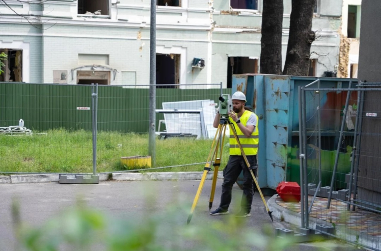У Києві розпочалось відновлення корпусу «Охматдиту» (фото)