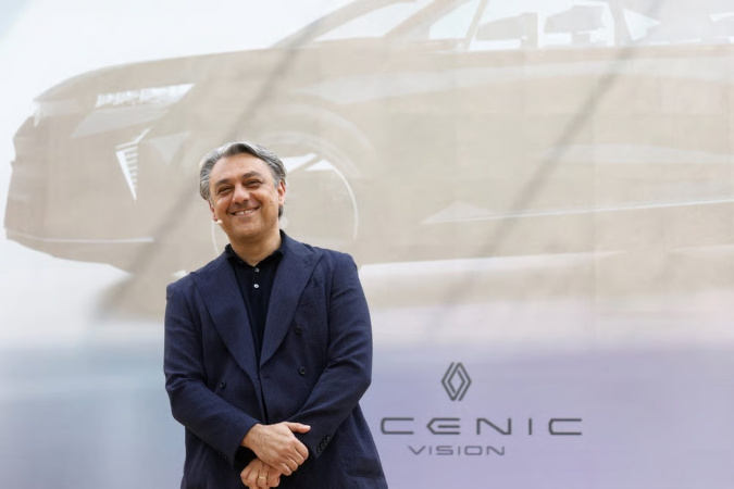 Акції Renault впали більш ніж на 7% після оголошення про звільнення CEO