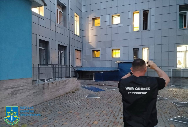 Росія завдала чергового масованого удару. У Києві пошкодження у семи районах, до гасіння пожеж залучили гелікоптер (оновлюється)