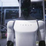 Tesla подала до суду проти колишнього співробітника, звинувативши його у викраденні даних про роботів Optimus