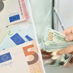 Чи варто переводити заощадження з доларів у євро: прогноз банкіра
